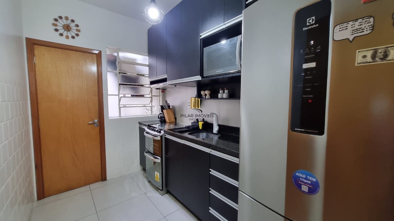 Aproveite o sol e a vista, apartamento para venda de frente com sacada, 2 dormitórios com 1 vaga no bairro Santana em Porto Alegre/RS.