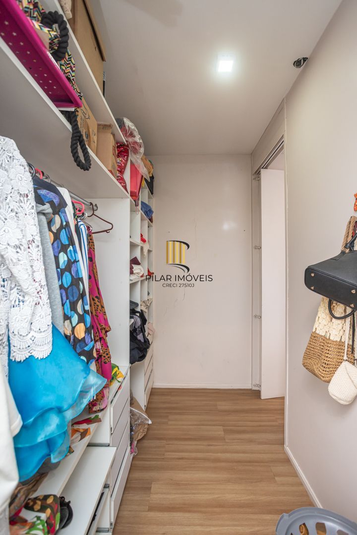 Casa 4 dormitórios no bairro Igara