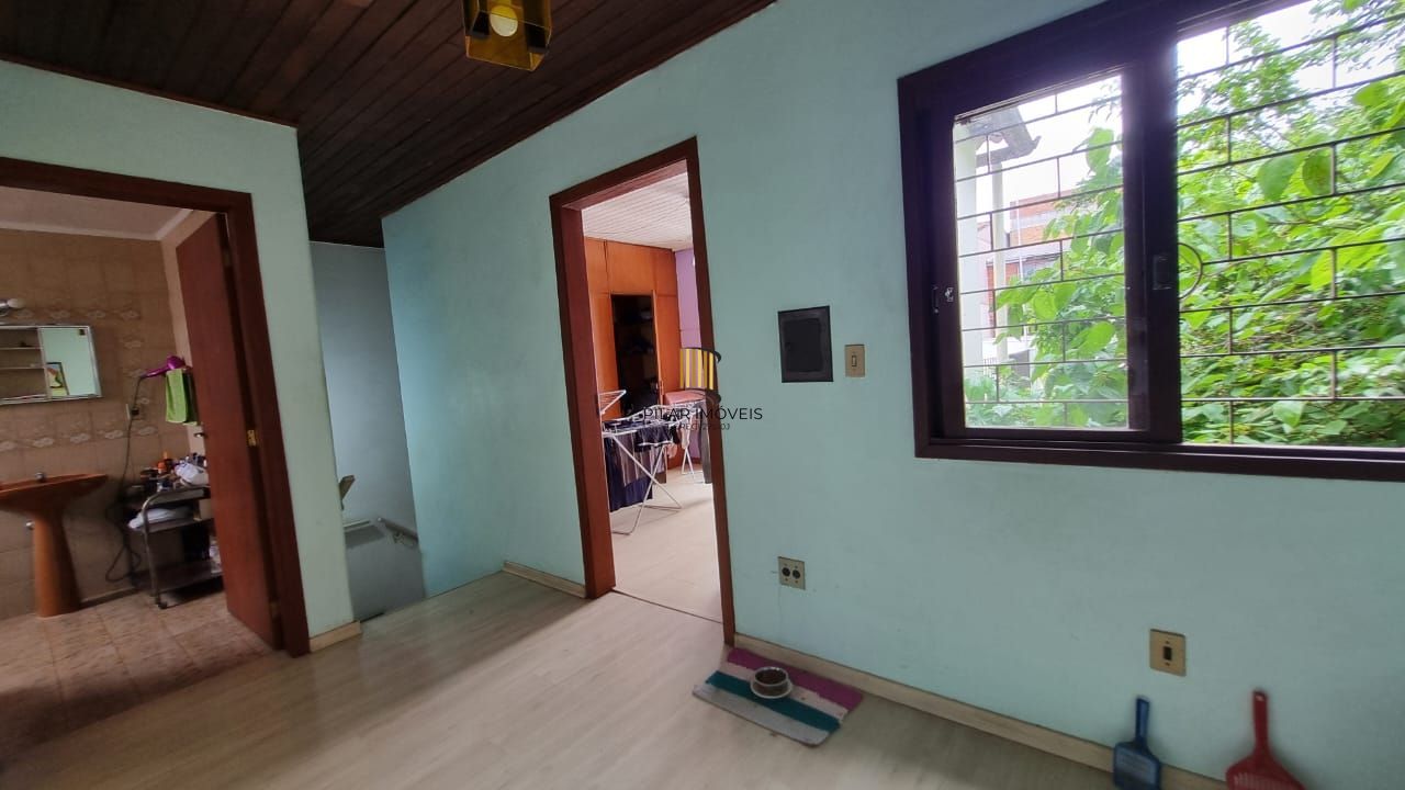 Casa estilo sobrado para venda de 3 dormitórios  com  2 vagas de garagem no bairro Cidade Baixa em Porto Alegre/RS.