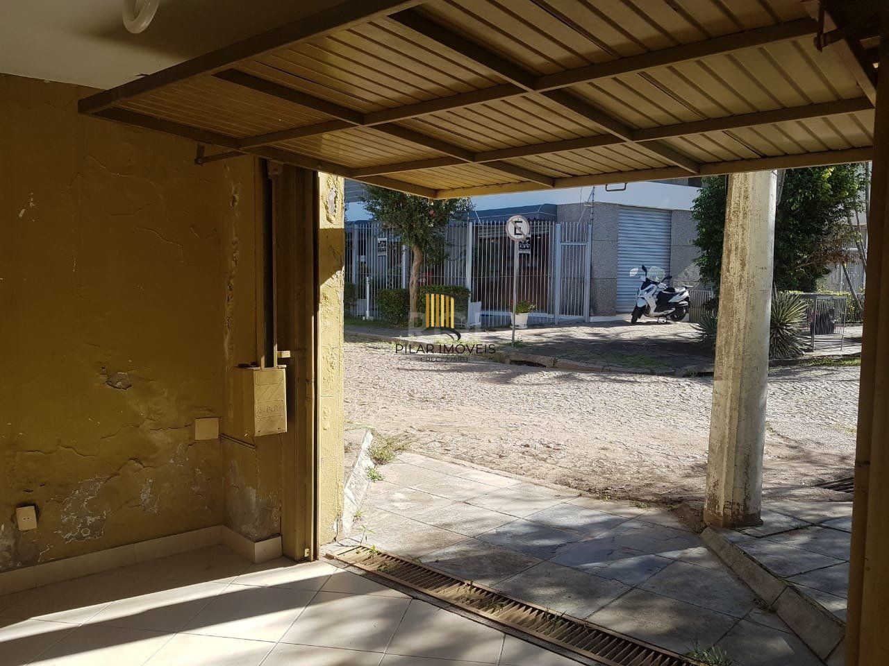 Casa para Venda - 300m², 4 dormitórios, sendo 1 suites, 2 vagas - Glória