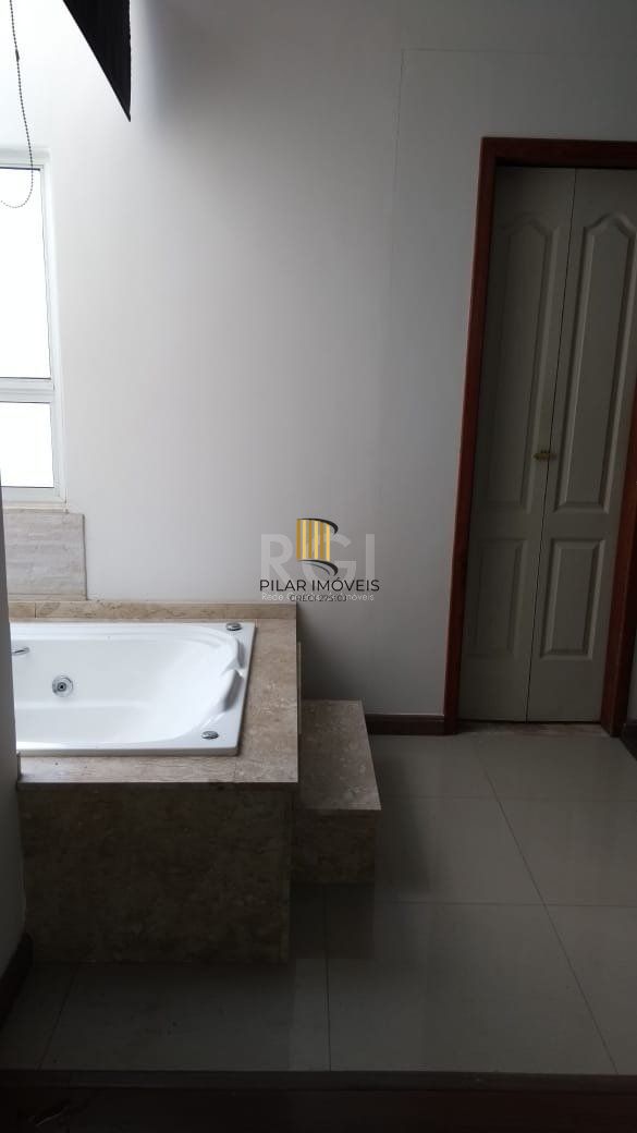 Casa para Venda - 300m², 3 dormitórios, sendo 3 suites, 6 vagas - São Lucas