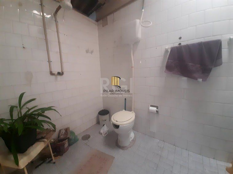 Casa para Venda - 243m², 3 dormitórios, 5 vagas - Medianeira