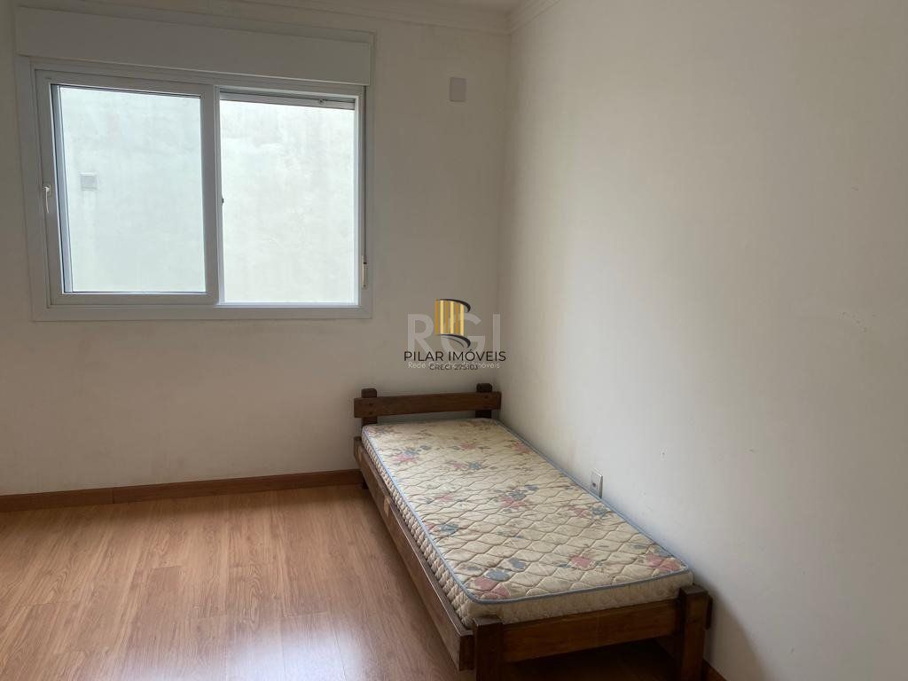 Casa 3 dormitórios no bairro Hípica