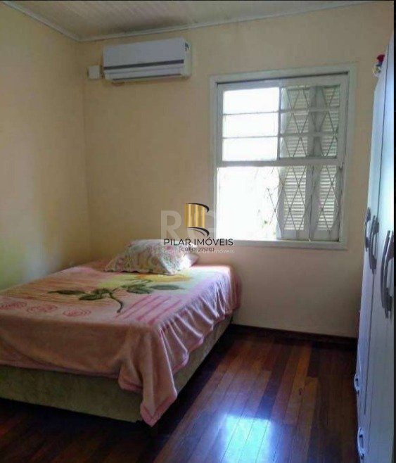 CASA EM 2 TERRENOS NO BAIRRO MEDIANEIRA