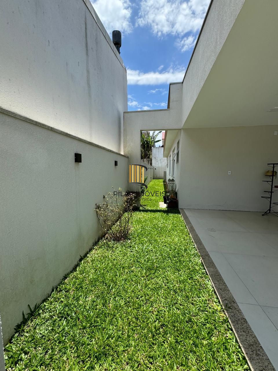 Casa de Condomínio 3 dormitórios no bairro Lomba do Pinheiro