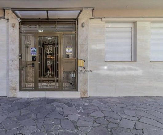 Apartamento térreo com 3 dormitórios no bairro Azenha!