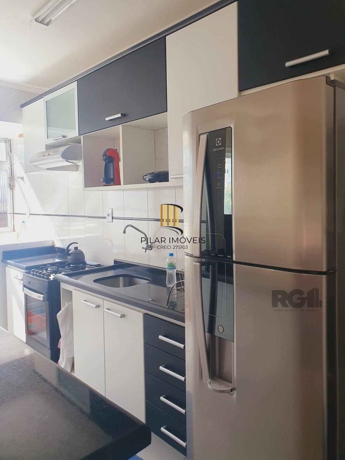 Apartamento de 02 dormitórios, no bairro Partenon, para locação