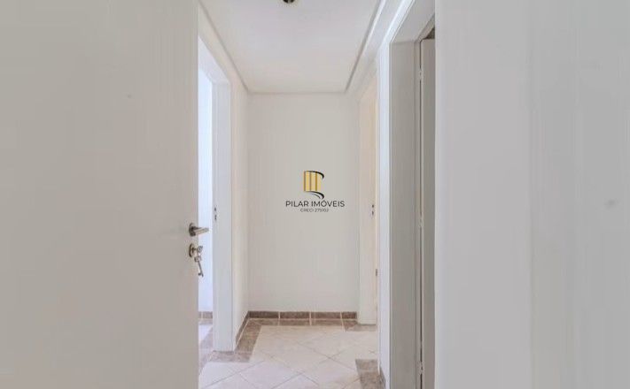 Apartamento térreo com 3 dormitórios no bairro Azenha!