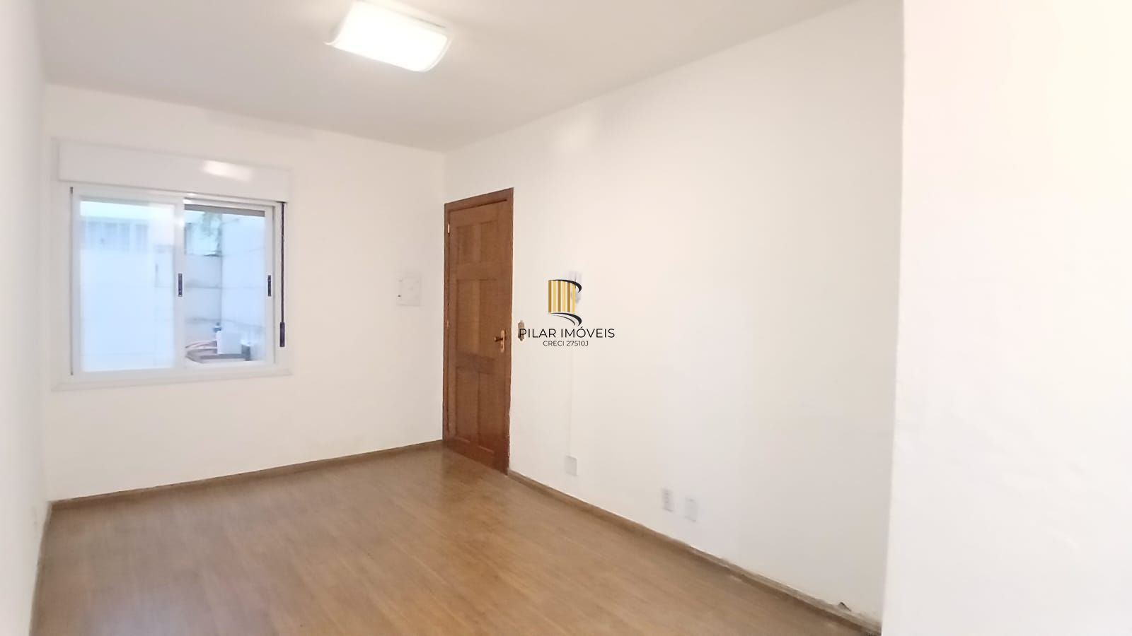 Apartamento de 02 dormitórios no bairro Jardim Botânico.