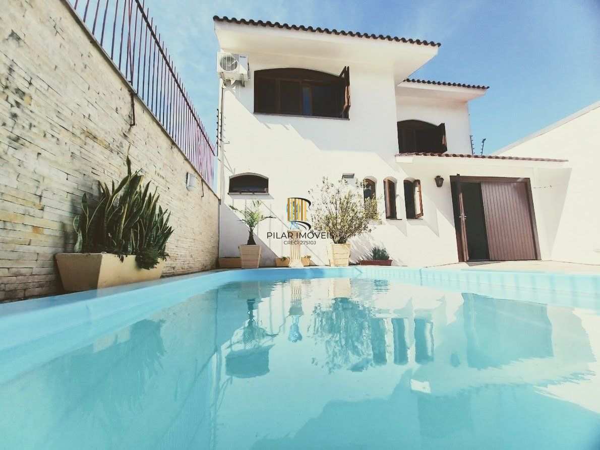 Casa 5 dormitórios no bairro Santana