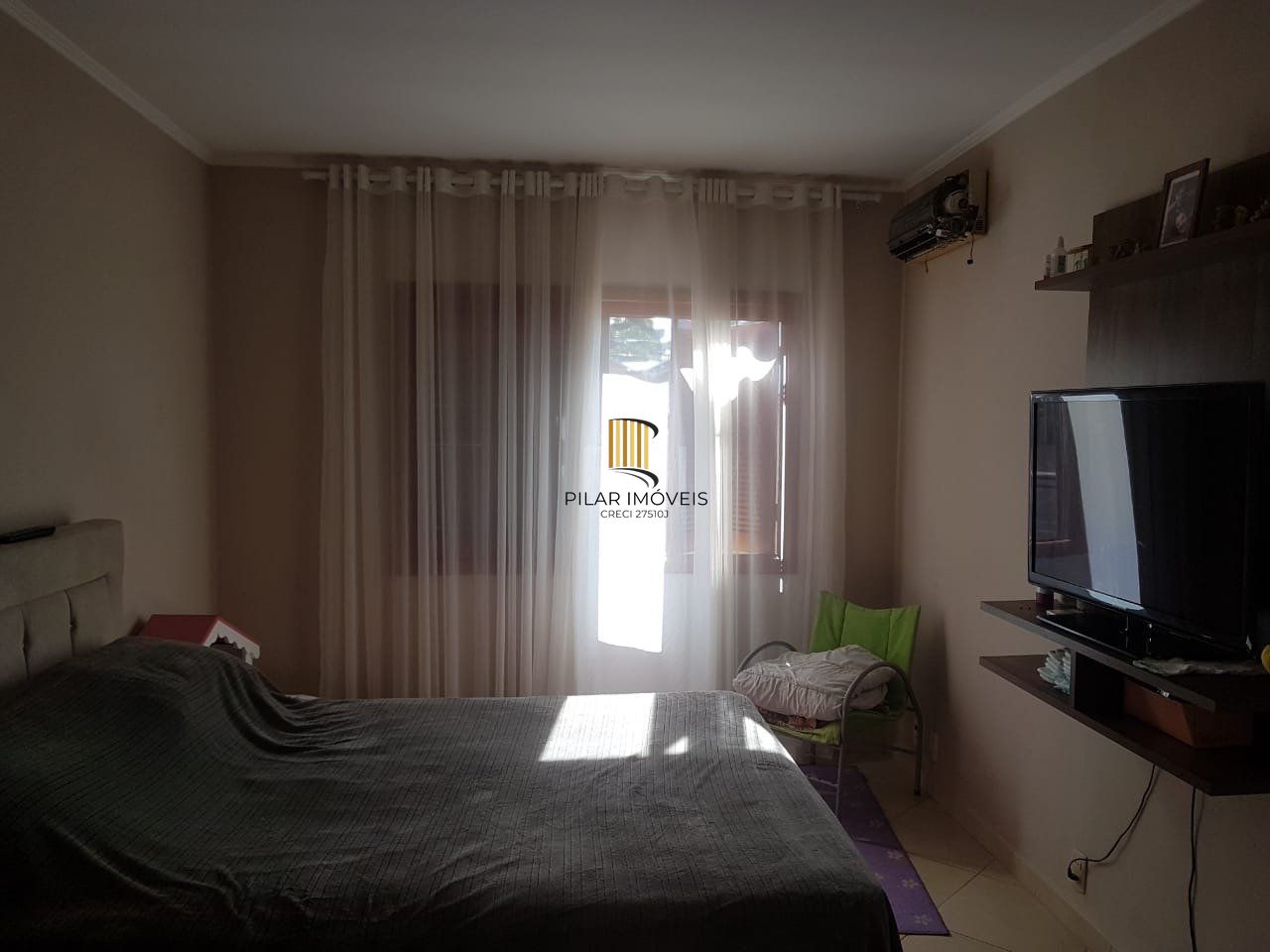 Casa para Venda - 300m², 4 dormitórios, sendo 1 suites, 2 vagas - Glória