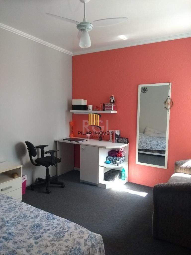 Casa para Venda - 249.86m², 3 dormitórios, sendo 1 suites, 4 vagas - Medianeira