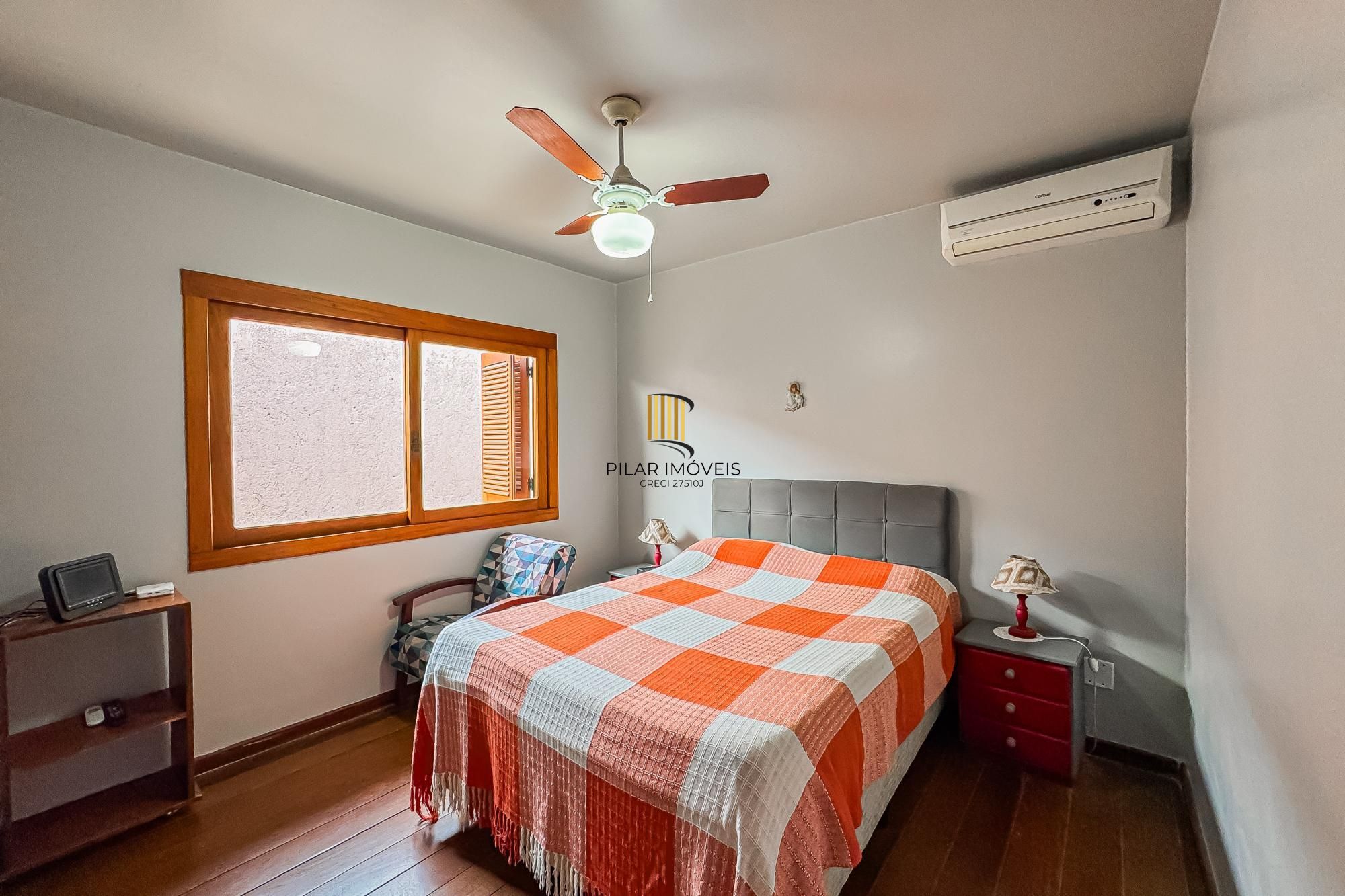 Casa de 3 dormitórios, suíte, 3 banheiros para venda em excelente localização no bairro Chácara das Pedras em Porto Alegre/RS.