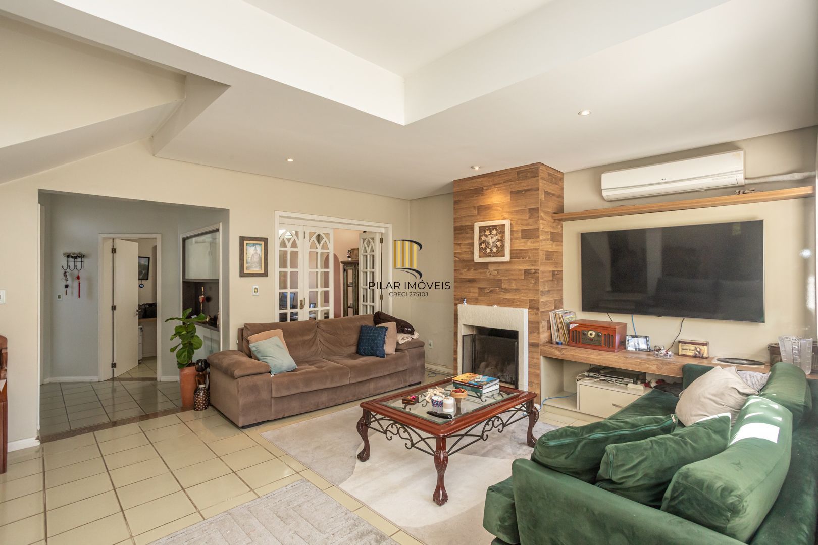 Casa 4 dormitórios no bairro Igara