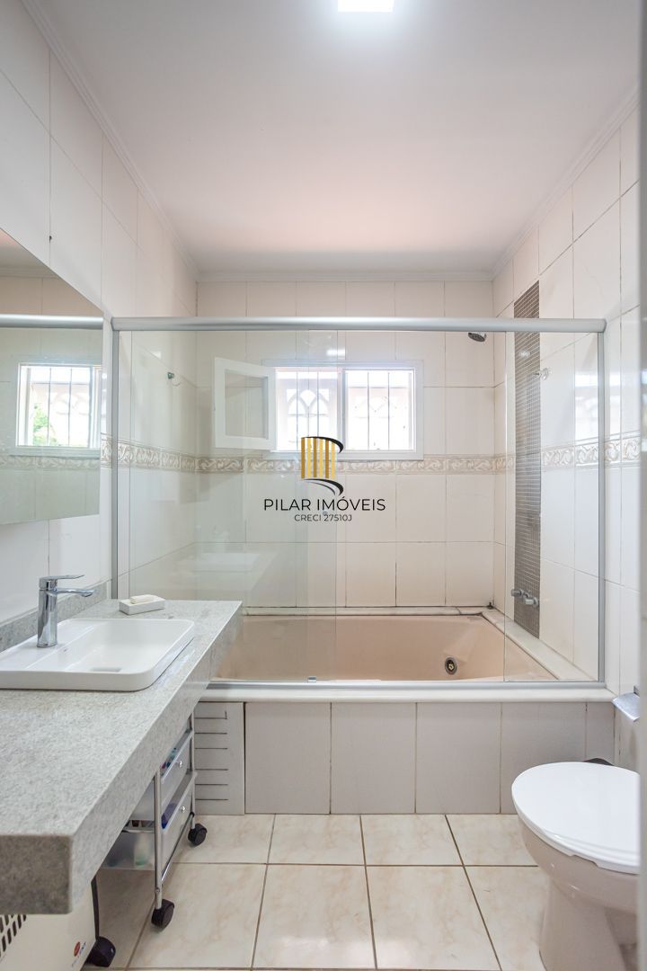 Casa 4 dormitórios no bairro Igara