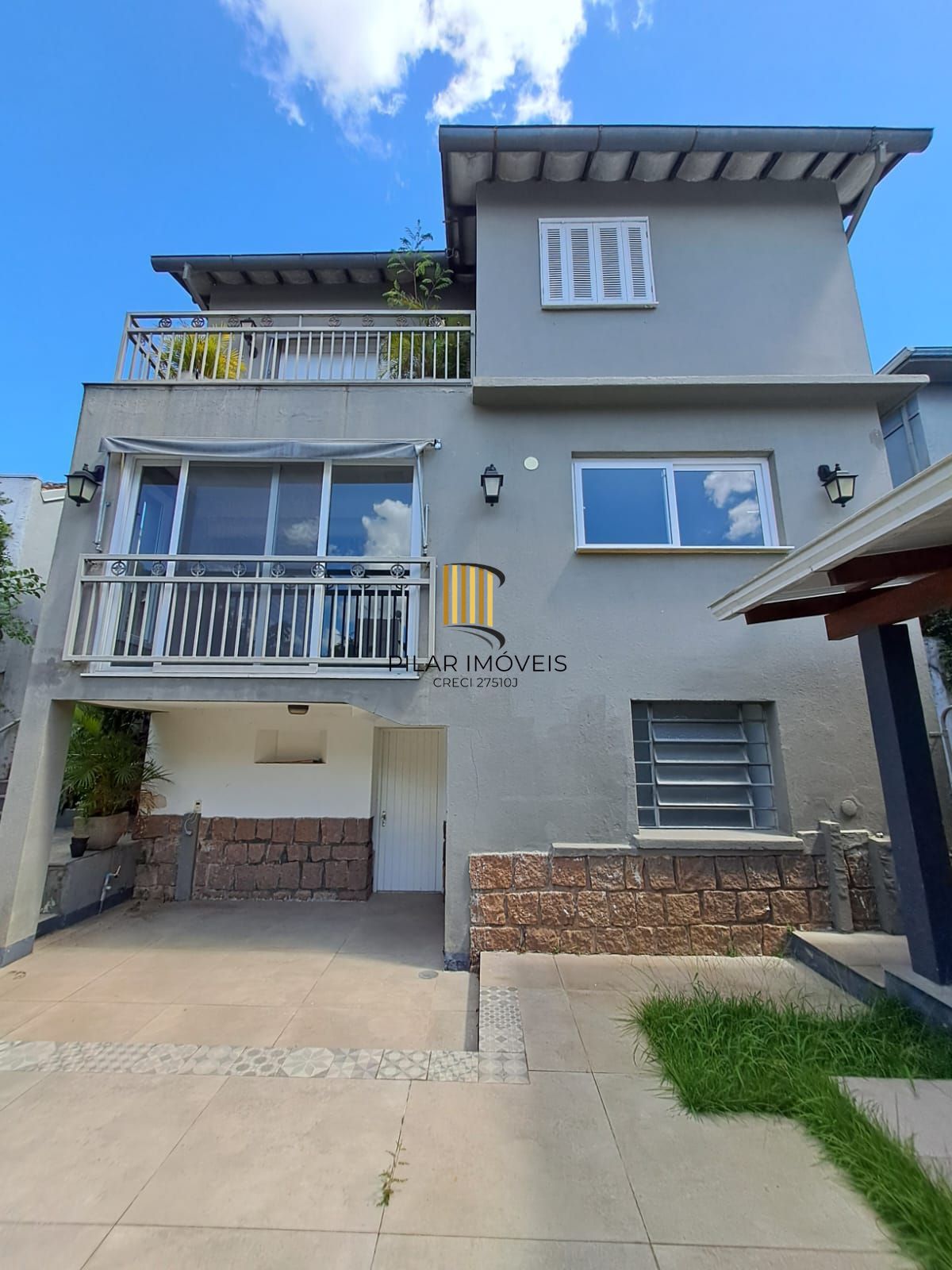 Casa 3 dormitórios no bairro Auxiliadora