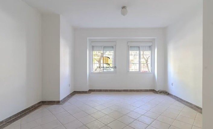 Apartamento térreo com 3 dormitórios no bairro Azenha!