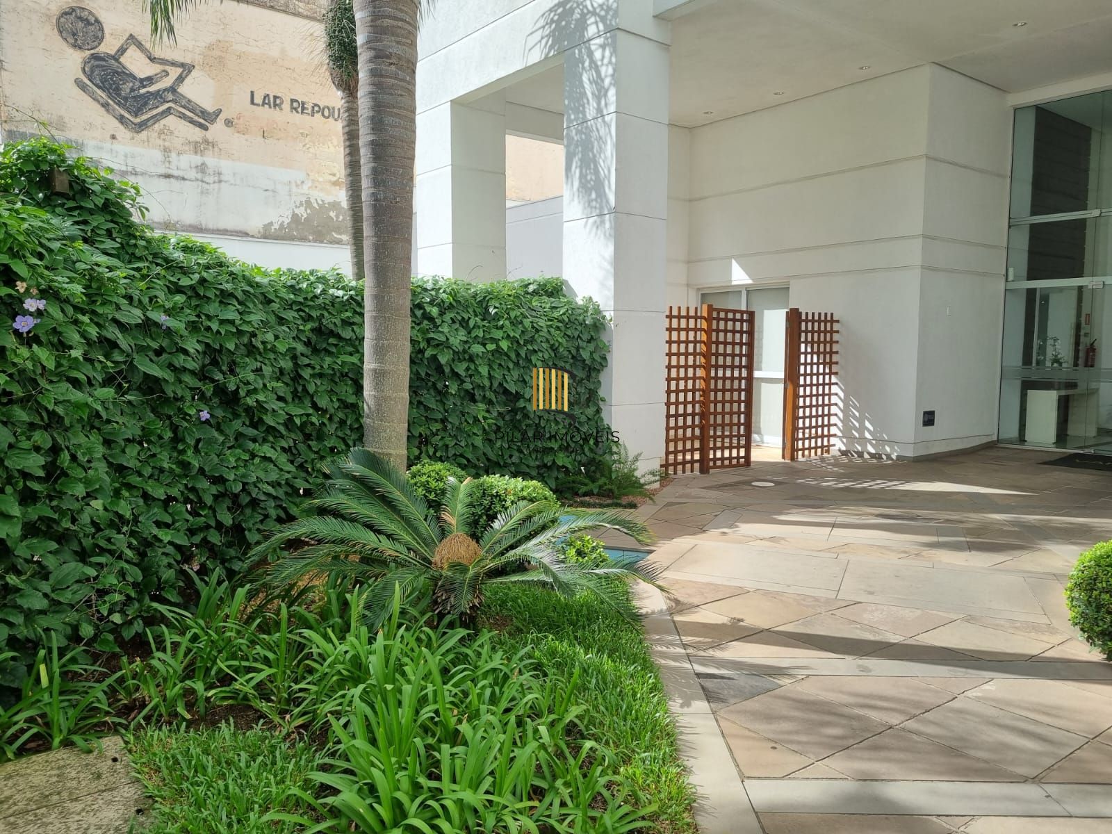Apartamento de 2 dormitórios com vaga no Bairro Santana