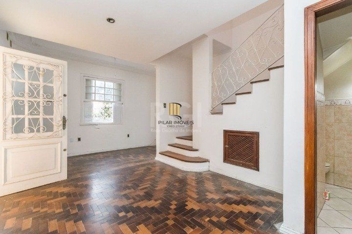 Casa para Venda - 240m², 3 dormitórios, sendo 1 suites, 3 vagas - Santana