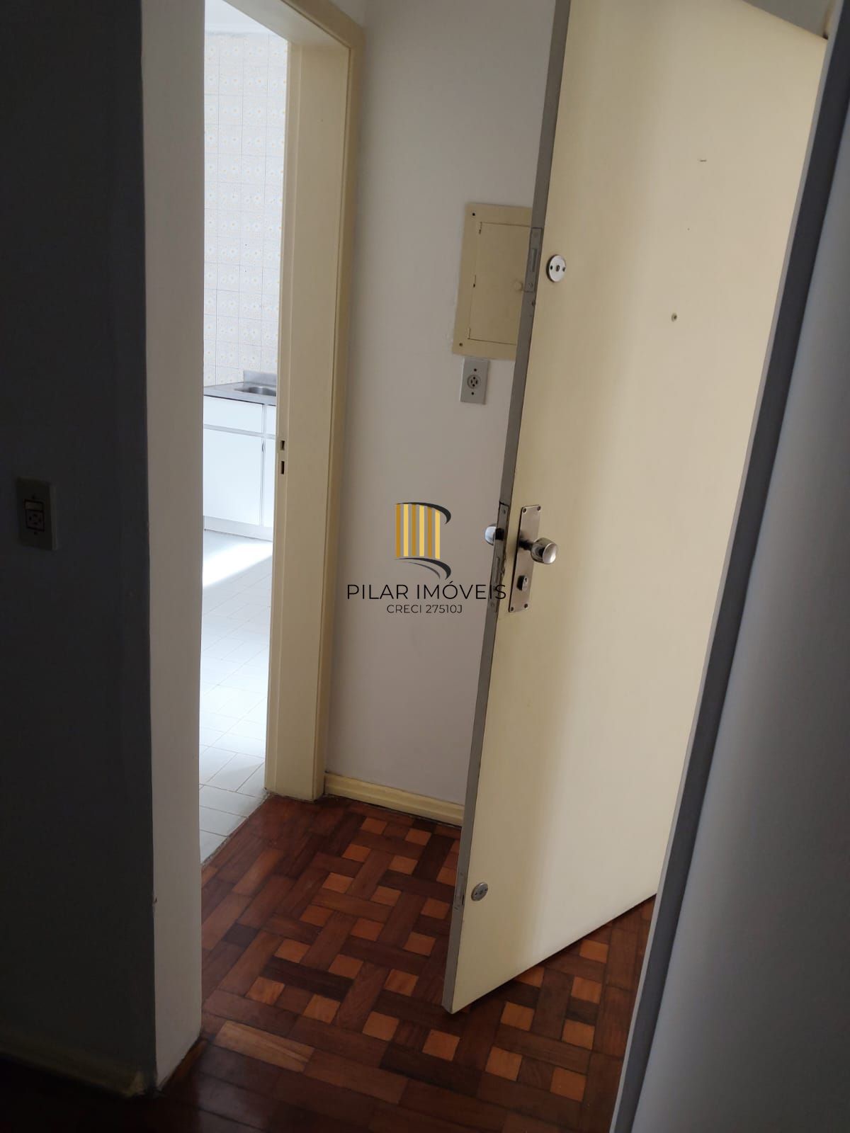 Apartamento de frente com 2 dormitórios para venda no bairro Jardim Botânico em Porto Alegre/RS.