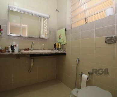 Casa para Venda - 336m², 4 dormitórios, sendo 1 suites, 2 vagas - Azenha