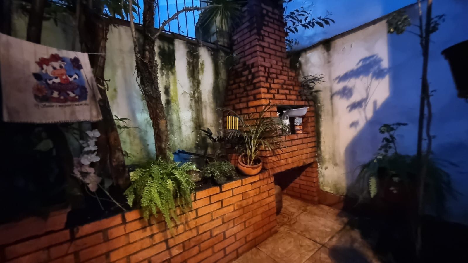 Casa Sobrado Residencial de 3 dormitórios para venda, 1 vaga de  garagem fechada no bairro Cidade Baixa em Porto Alegre/RS.