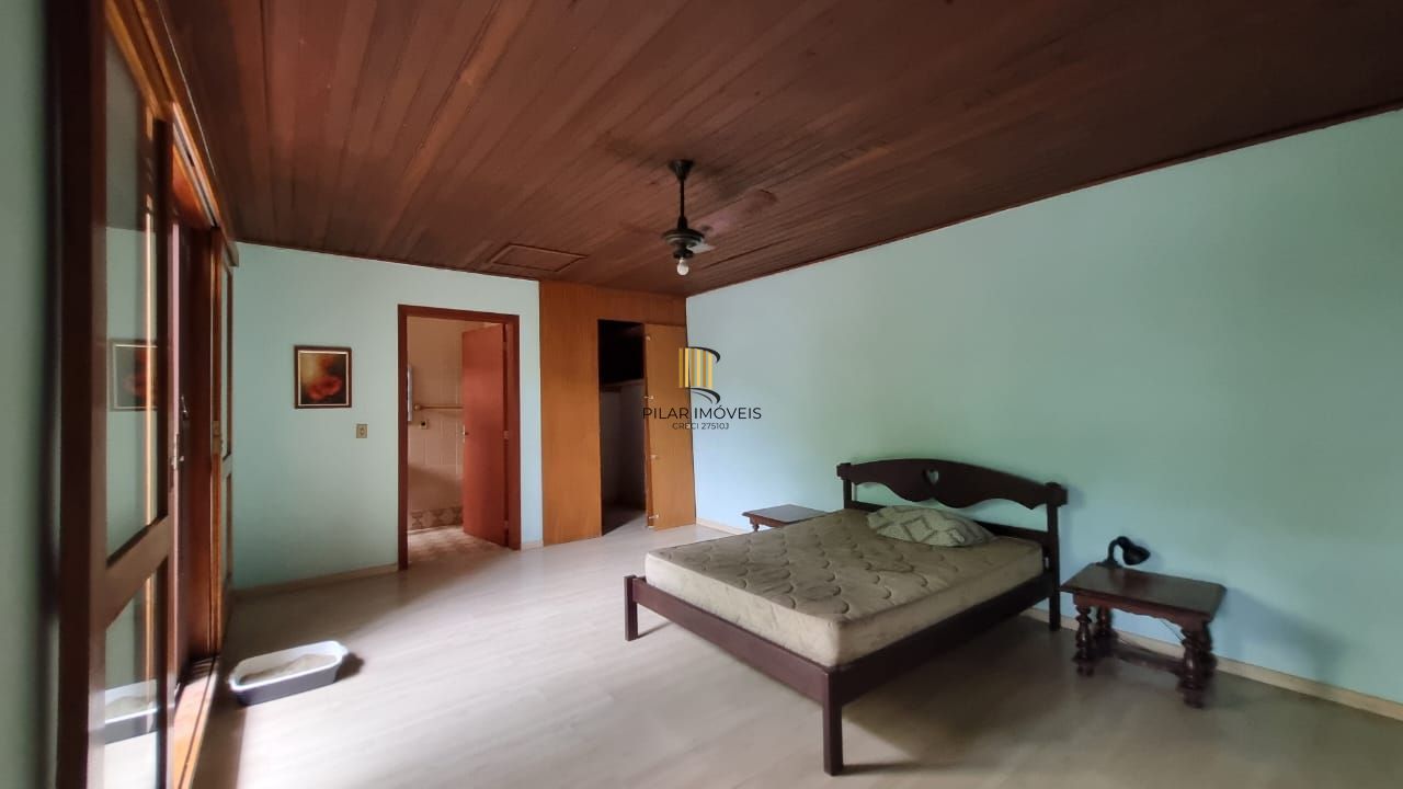 Casa estilo sobrado para venda de 3 dormitórios  com  2 vagas de garagem no bairro Cidade Baixa em Porto Alegre/RS.