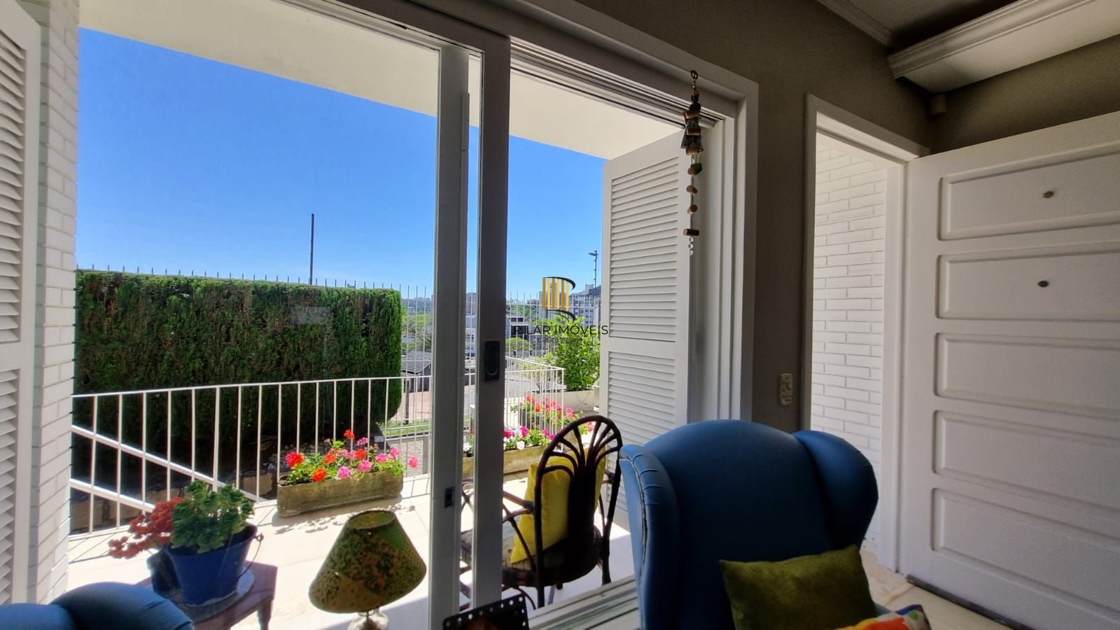 Casa Espetacular com Vista Deslumbrante, Reformada por Arquiteto de 2 dormitórios, suíte, próximo a PUC e Carrefour no bairro Partenon em Porto Alegre/RS/