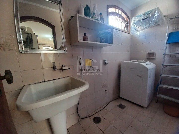 Casa 5 dormitórios no bairro Santana