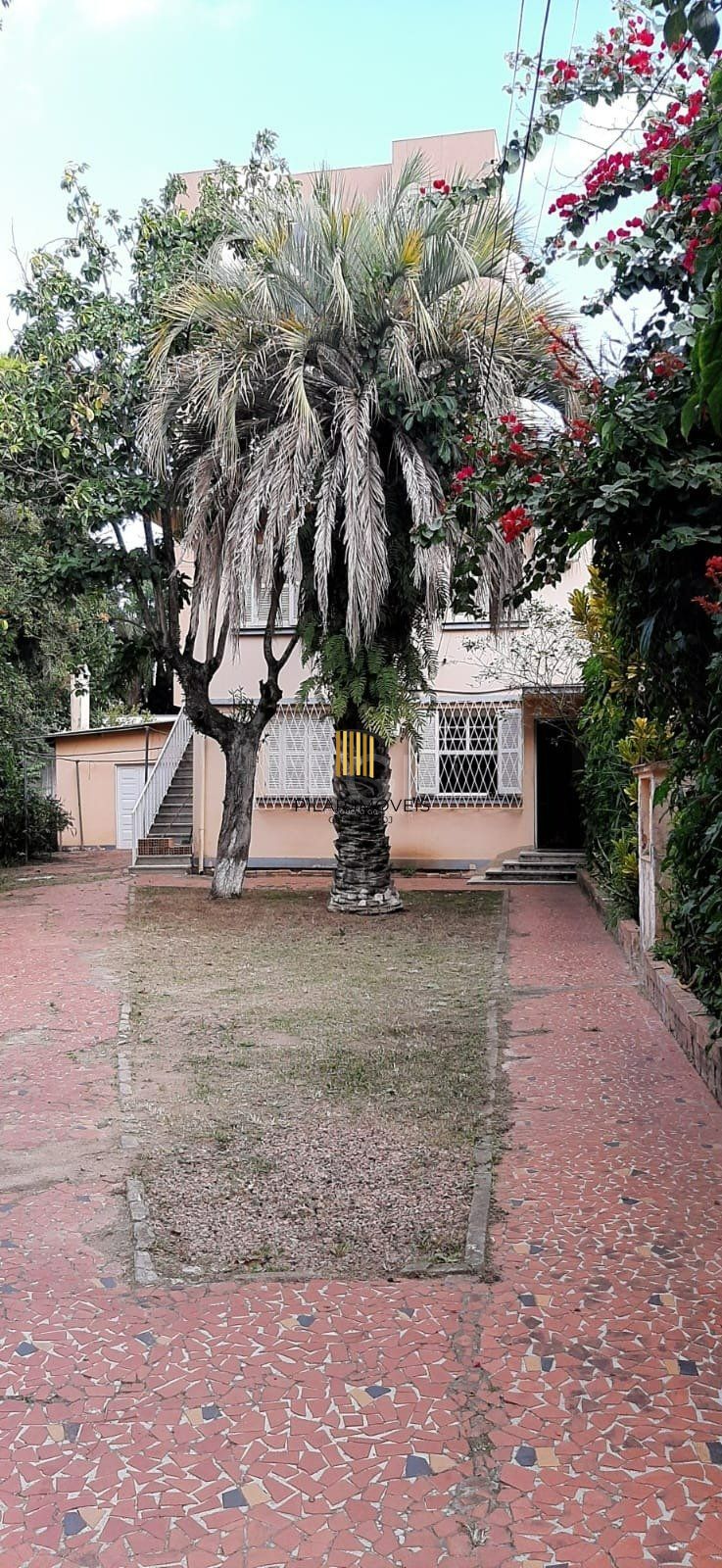 CASA EM 2 TERRENOS NO BAIRRO MEDIANEIRA