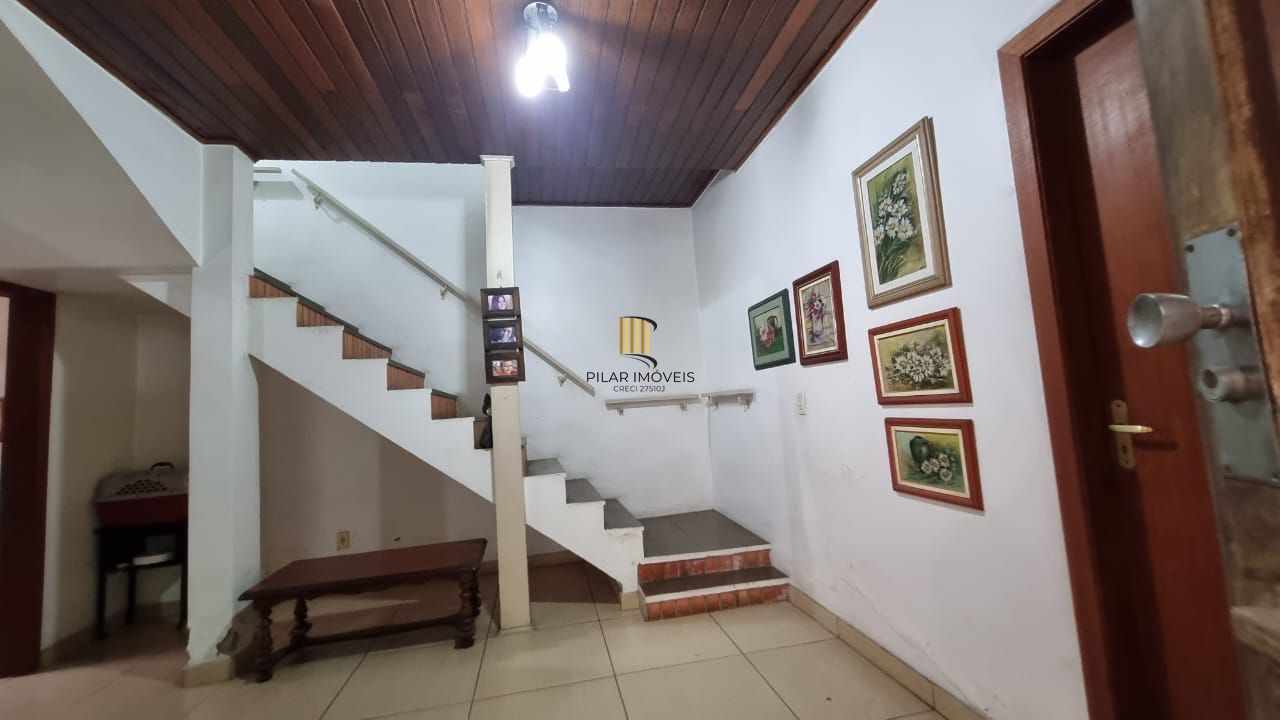 Casa estilo sobrado para venda de 3 dormitórios  com  2 vagas de garagem no bairro Cidade Baixa em Porto Alegre/RS.