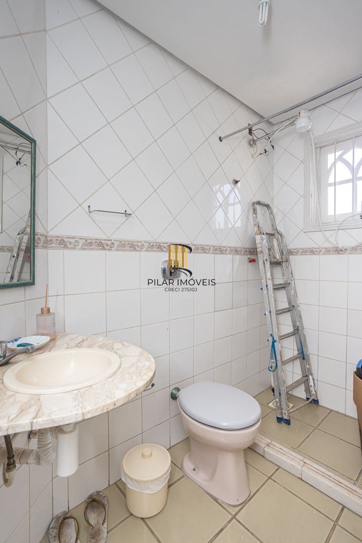 Casa 4 dormitórios no bairro Igara