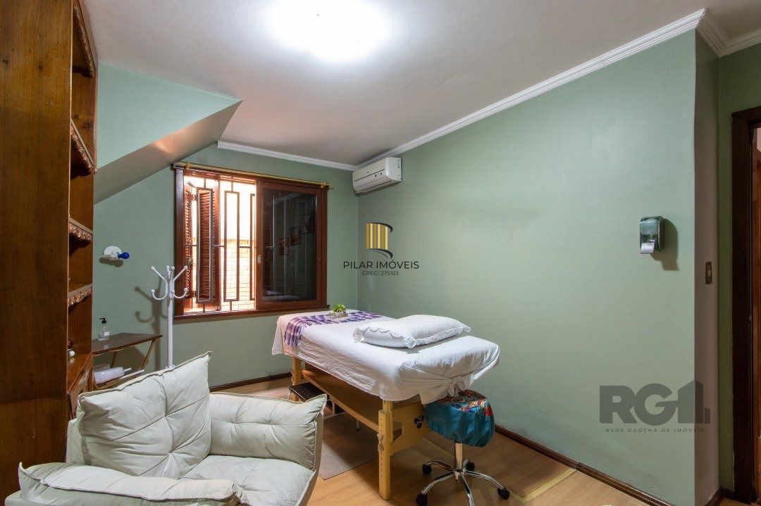 Casa com 07 dormitórios, no bairro Santana, à venda