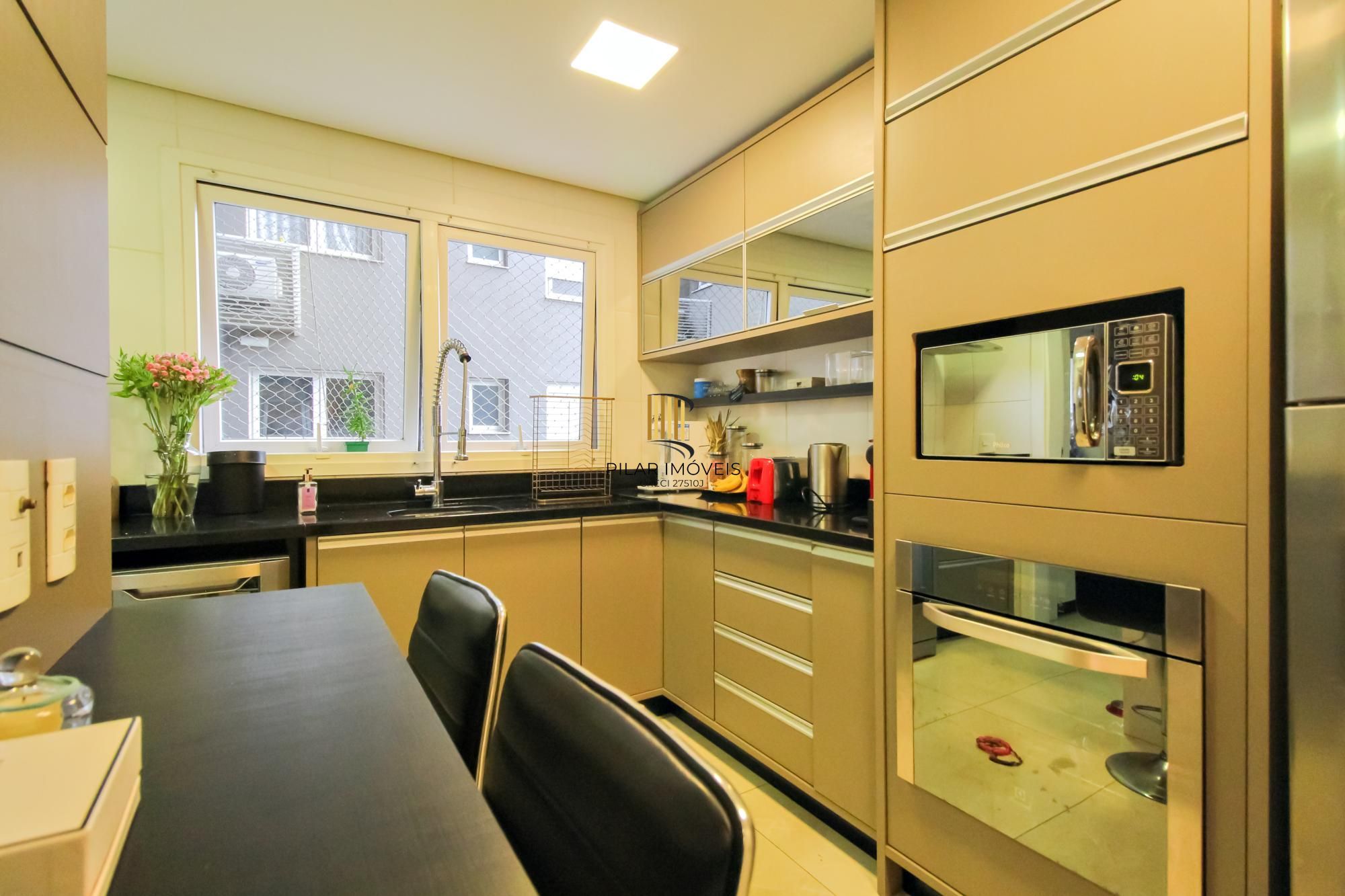 Apartamento 3 dormitórios no bairro Menino Deus