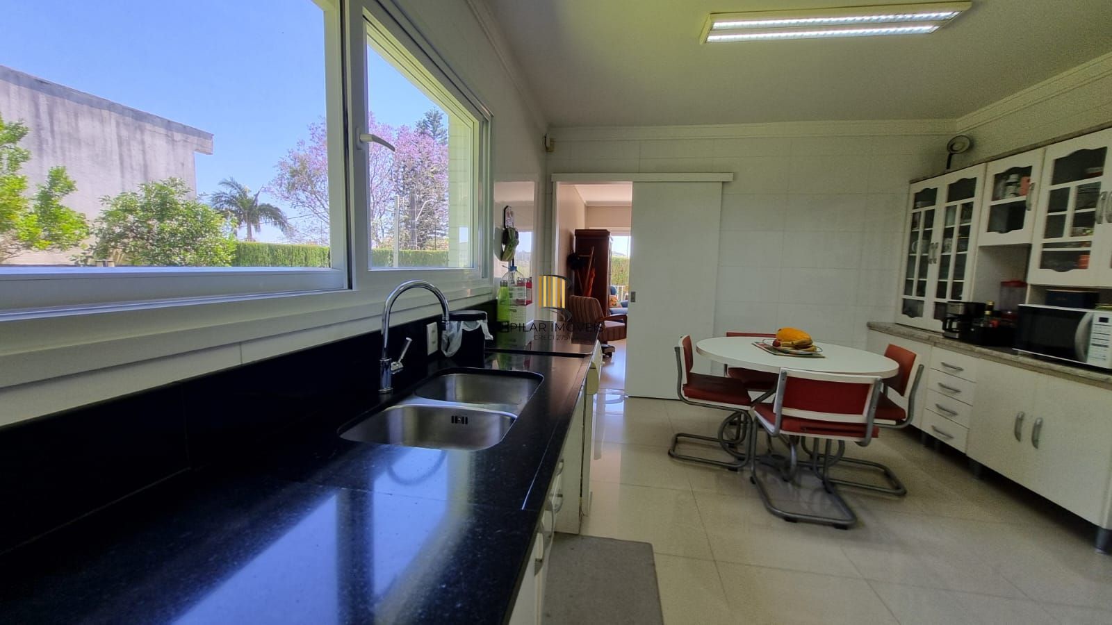 Casa Espetacular com Vista Deslumbrante, Reformada por Arquiteto de 2 dormitórios, suíte, próximo a PUC e Carrefour no bairro Partenon em Porto Alegre/RS/