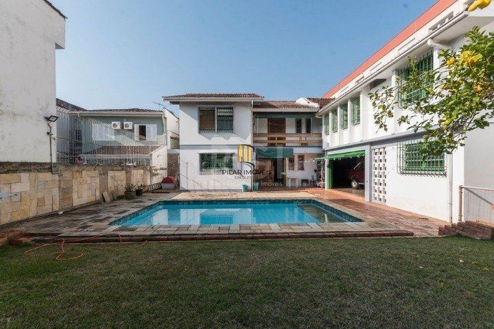Casa para Venda - 247m², 4 dormitórios, sendo 1 suites, 5 vagas - Glória