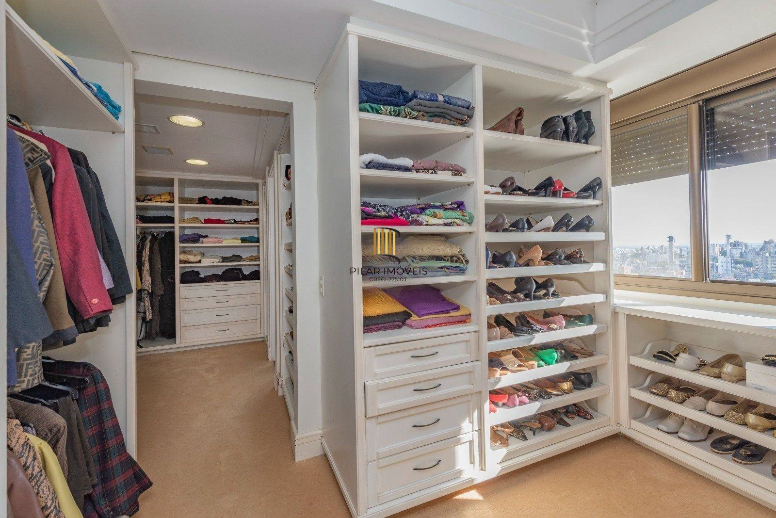 Clássica Cobertura, 600m2 privativos, 4 Dormitórios Sendo 3 Suítes!