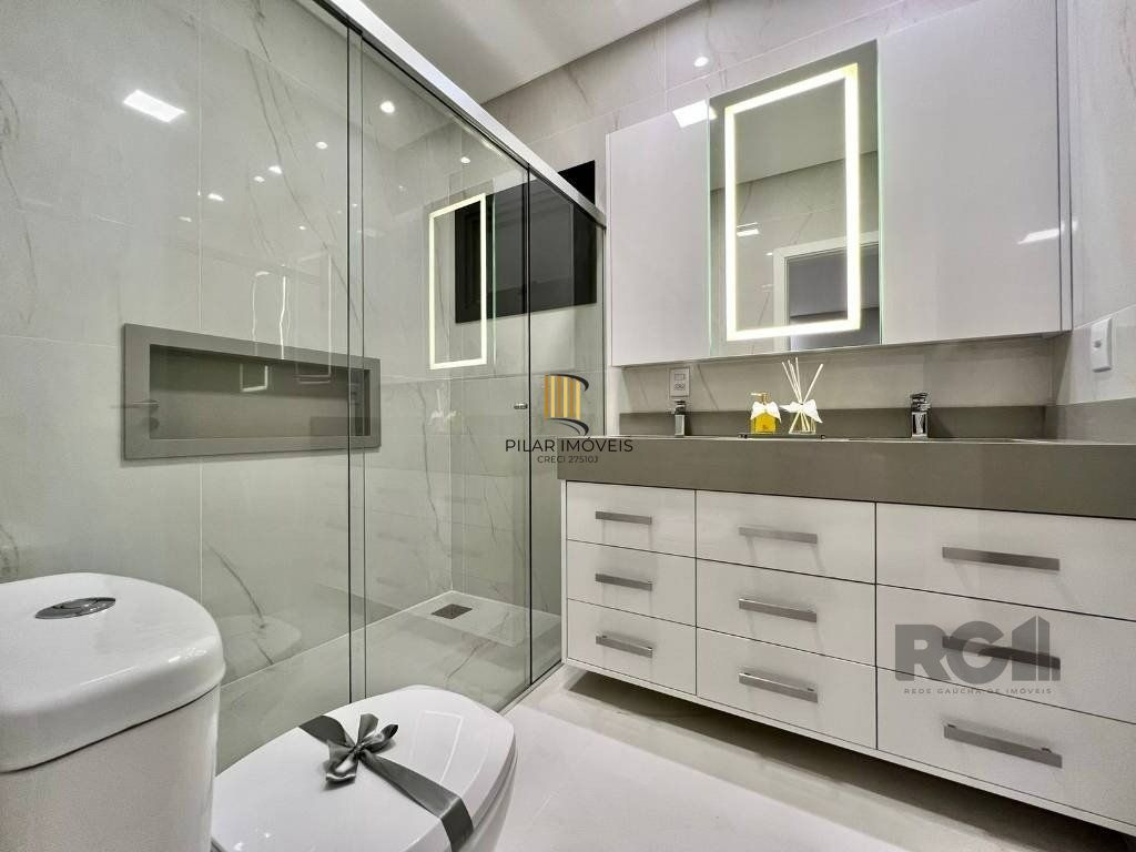 Casa térrea no Condomínio Velas da Marina com 4 suítes, piscina e 243m² privativos
