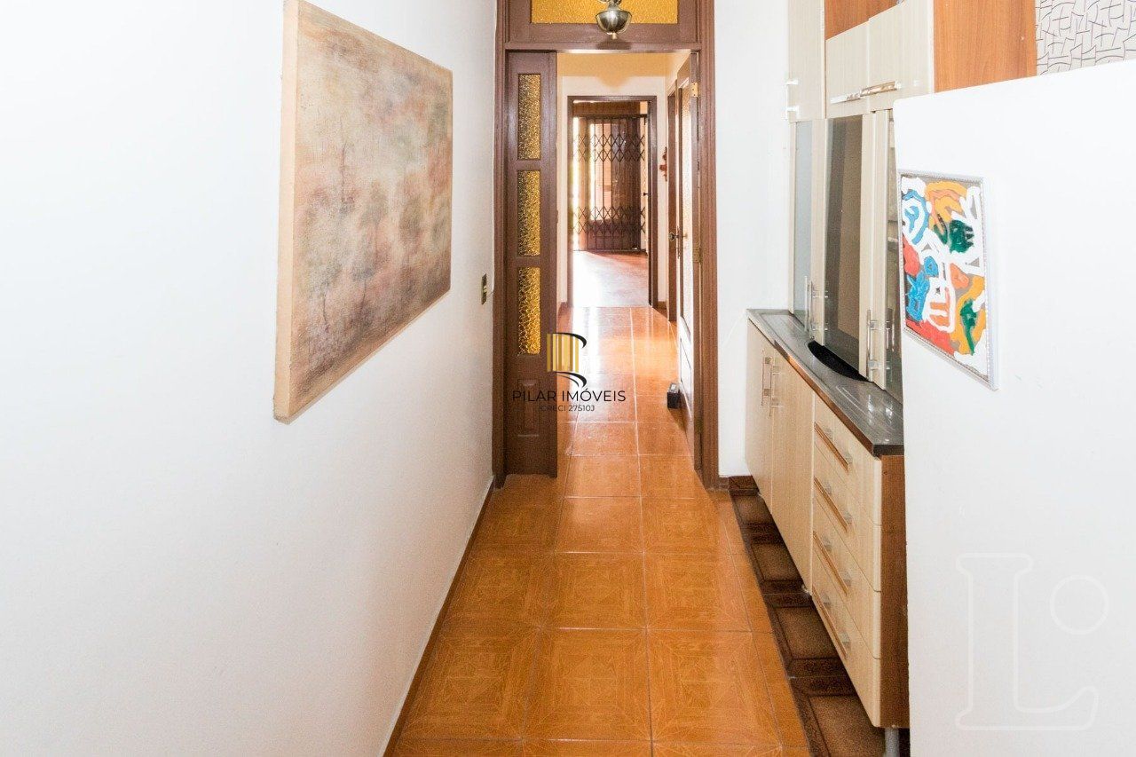 Casa para Venda - 150m², 4 dormitórios, sendo 1 suites, 5 vagas - Teresópolis