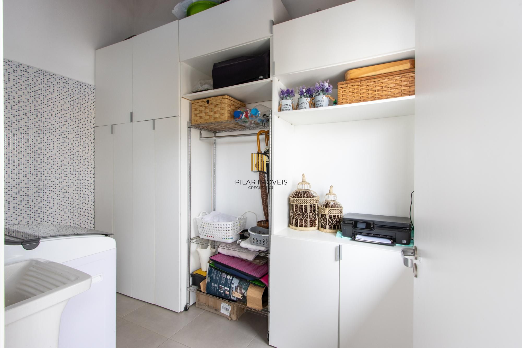 Excelente casa de alvenaria, 4 dormitórios, 2 suítes e 2 vagas de garagem.