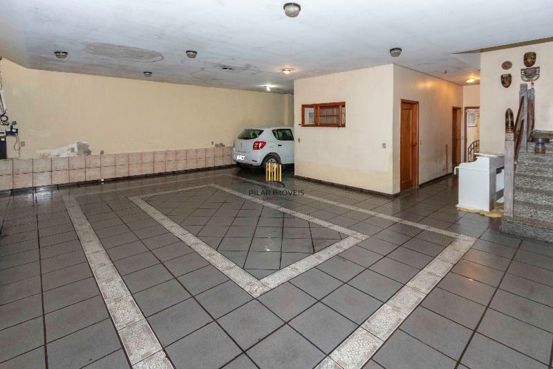 Casa para Venda - 420m², 5 dormitórios, sendo 2 suites, 6 vagas - Nonoai