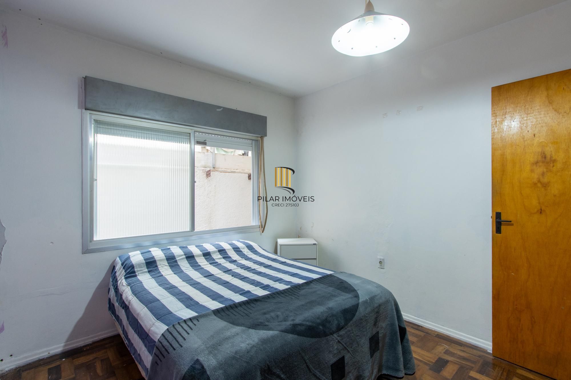 Apartamento térreo com pátio privativo no coração do Menino Deus, 2 dormitórios.