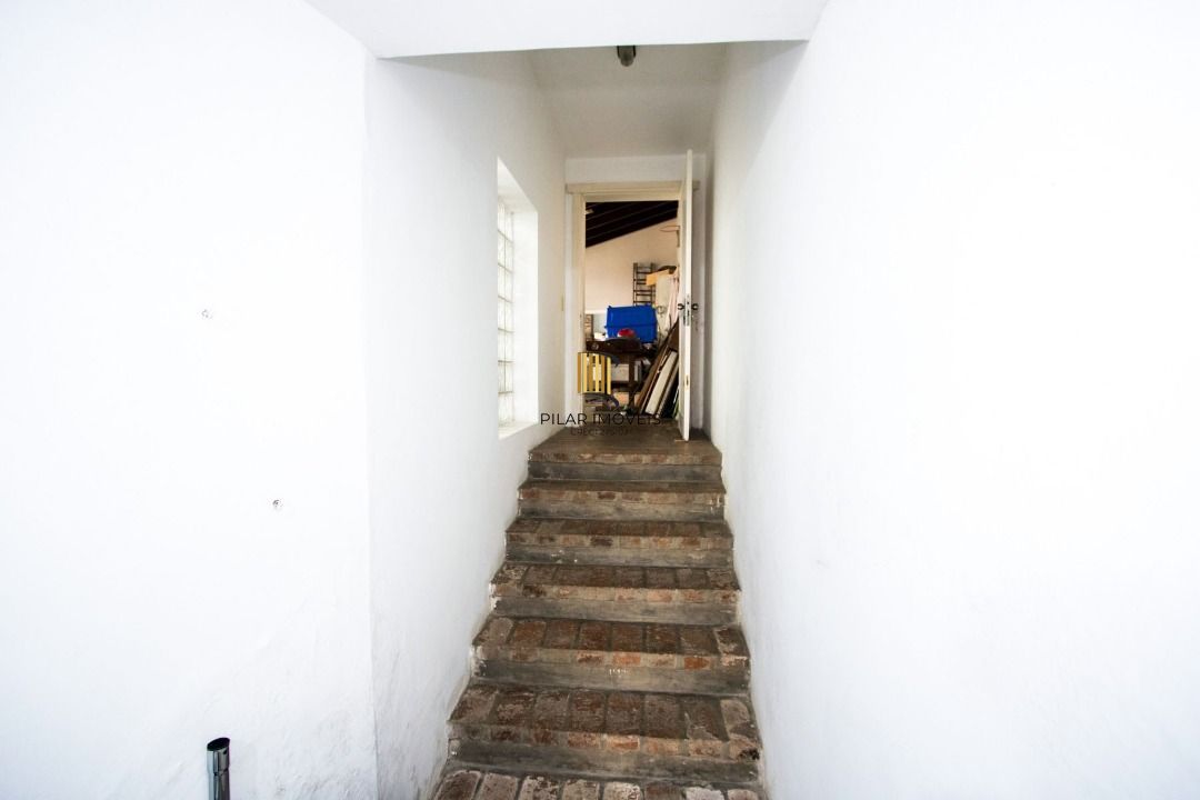Casa para Venda - 489m², 4 dormitórios, sendo 2 suites, 3 vagas - Cristal
