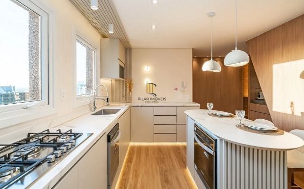 Vende-se luxuosa cobertura com 270m²- 3 suítes, 3 vagas e piscina no Auxiliadora