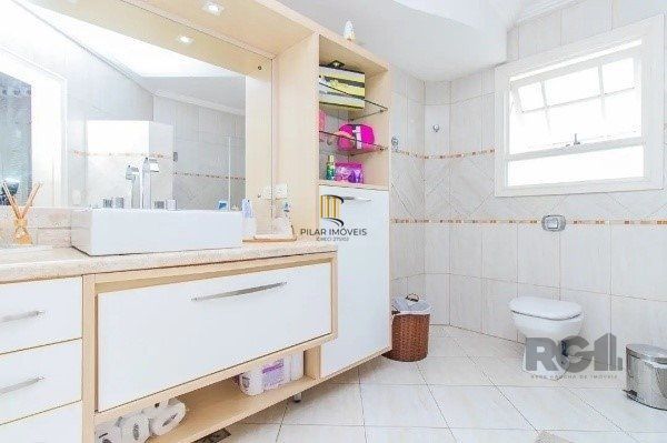 Casa  impecável com 3 quartos (1 suíte) e 2 vagas cobertas,