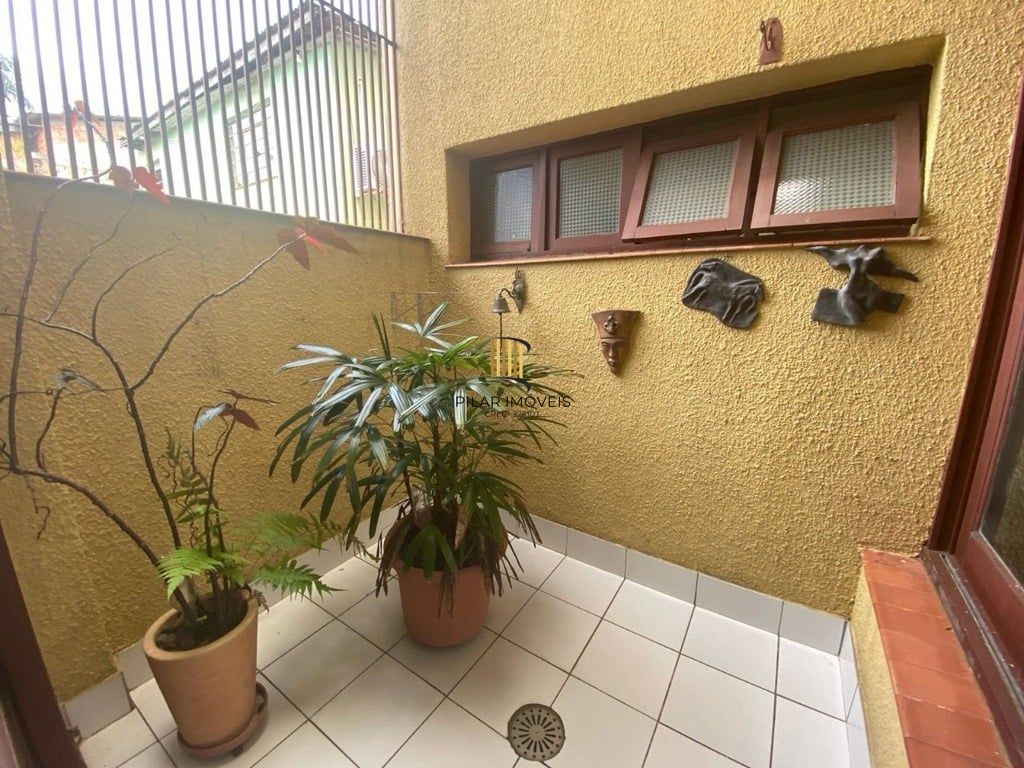 Casa 3 dormitórios no bairro Jardim do Salso