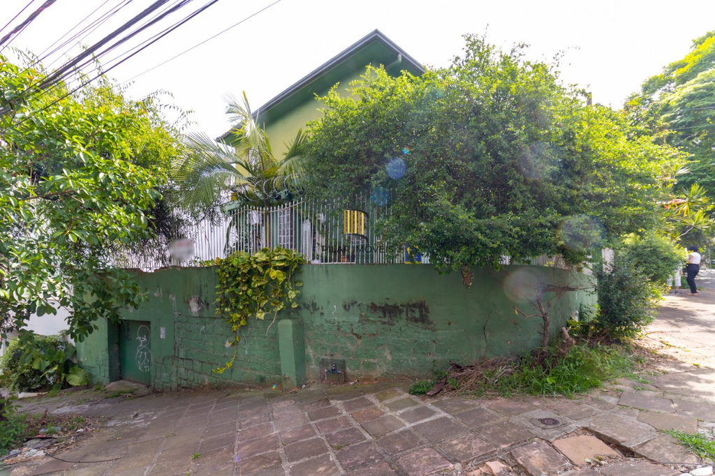 Casa 5 dormitórios no bairro Petrópolis