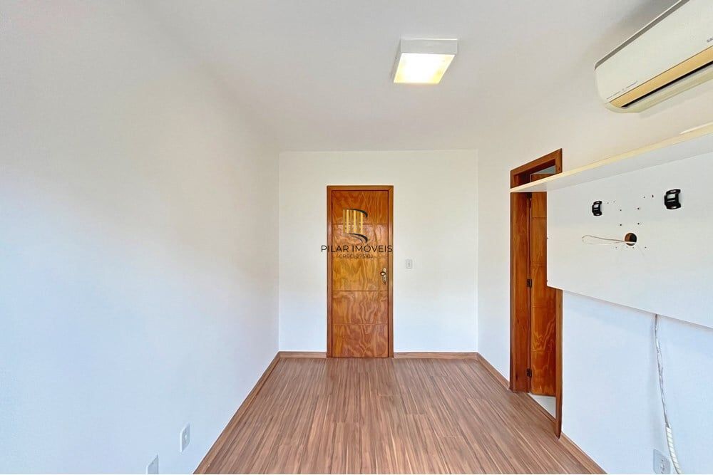 Casa 2 dormitórios no bairro Guarujá