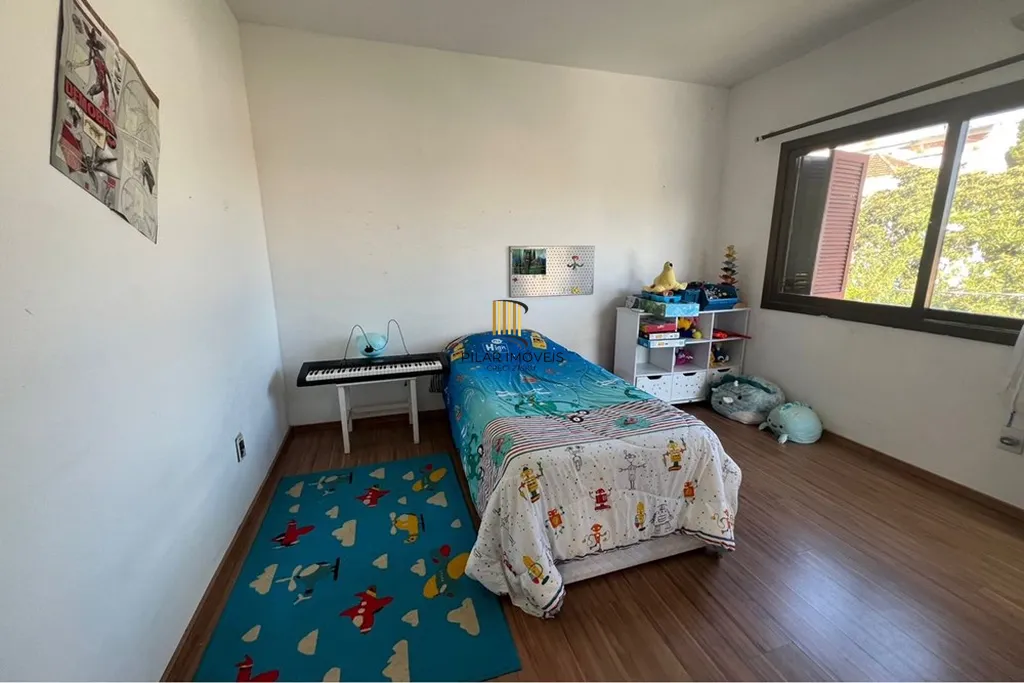 Casa 4 dormitórios no bairro Petrópolis