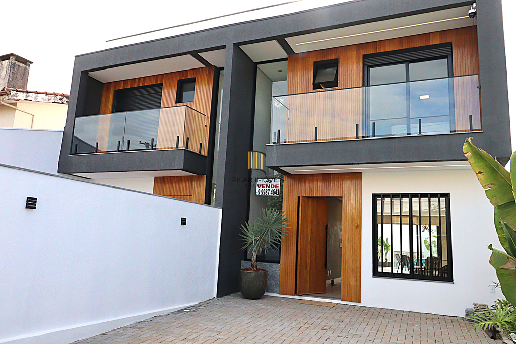 Casa de Condomínio 3 dormitórios no bairro São Sebastião